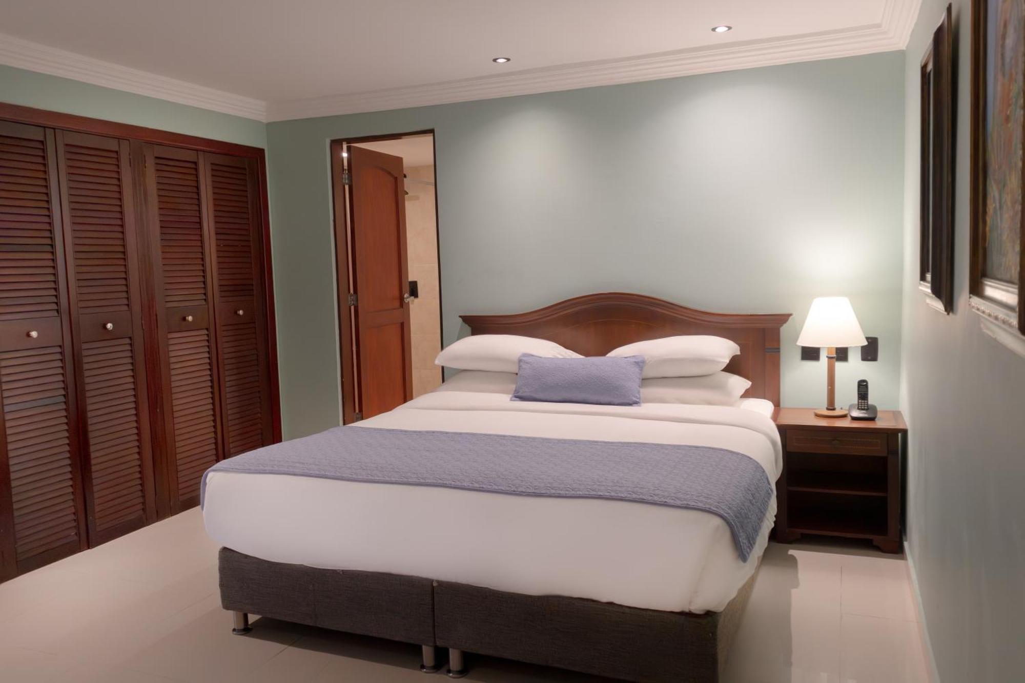 Superior Queen Room,1758320705:JPEG